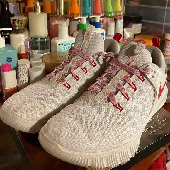 Size 9.5 color white and like new. - Picture 1 of 3